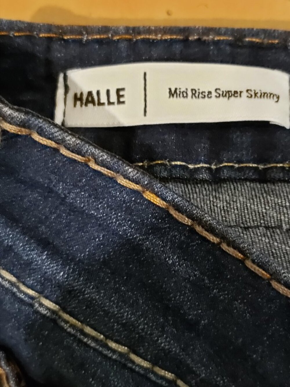 True Religion Women's"HALLE" Skinny Jeans in Dark Indigo with Contrast Stitching - Picture 4 of 4